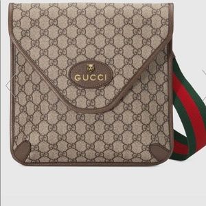 100% Authentic Gucci Vintage GG medium messenger! Purchased at Saks Fifth Avenue